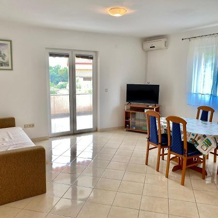 Apartments Malinska - Apartment 4 المظهر الخارجي الصورة